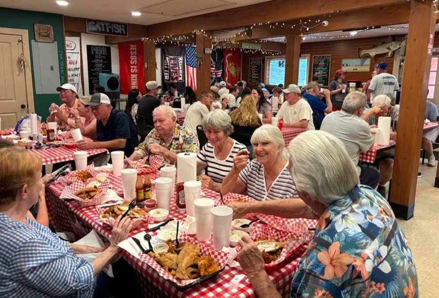 Packed dining room full of customers at Brookton Catfish School